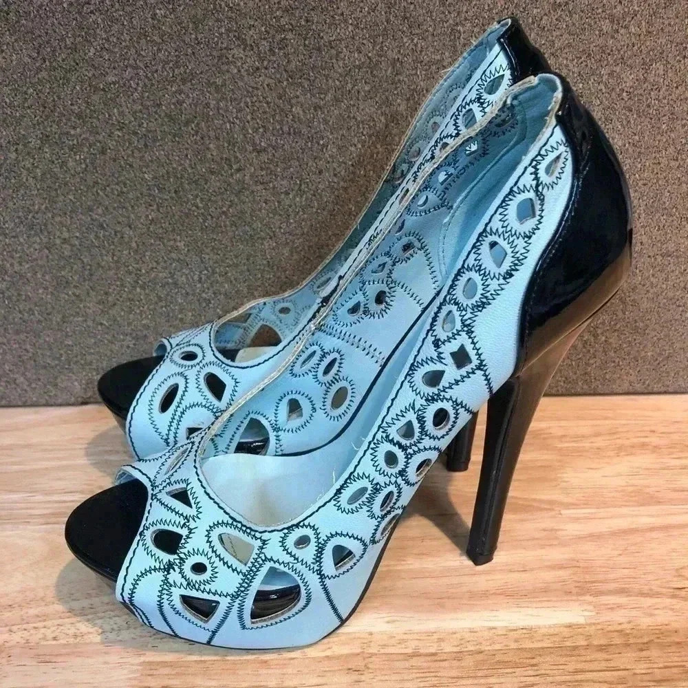 Kiss  & Tell Heels